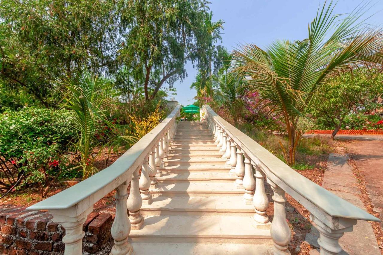 Stayvista'S Casa Palmera - Pet-Friendly Villa With Pool, Garden With Gazebo, And Indoor & Outdoor Games Alībāg Exteriör bild